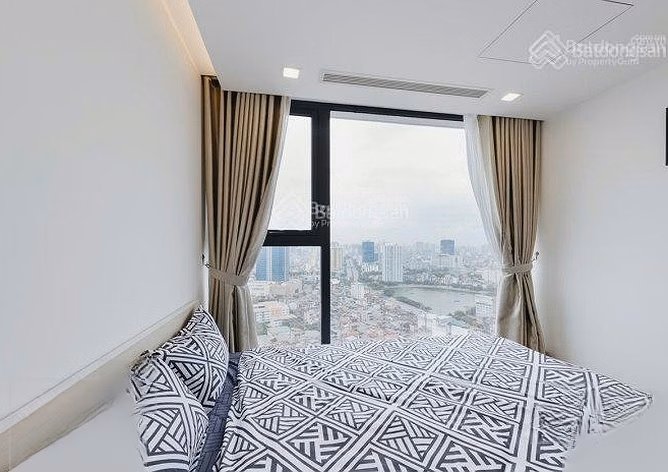 Management Board updates rental apartment at Hoang Cau Skyline CC, 3 bedrooms, area 100m2. Price 18 million/month