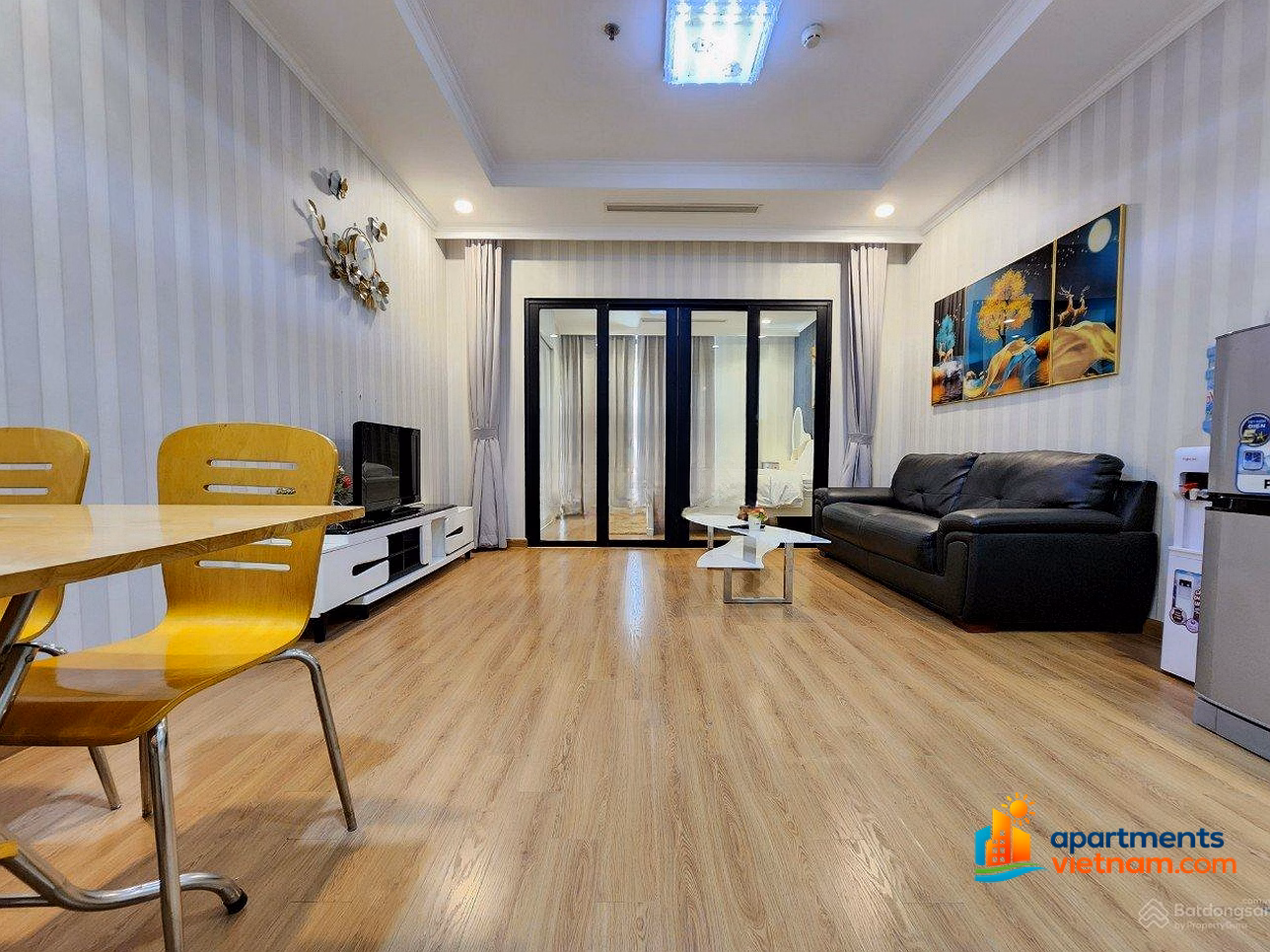 The owner urgently rents an apartment at Royal City, building R6, 55m2, 1 bedroom, price: 14 million/month***