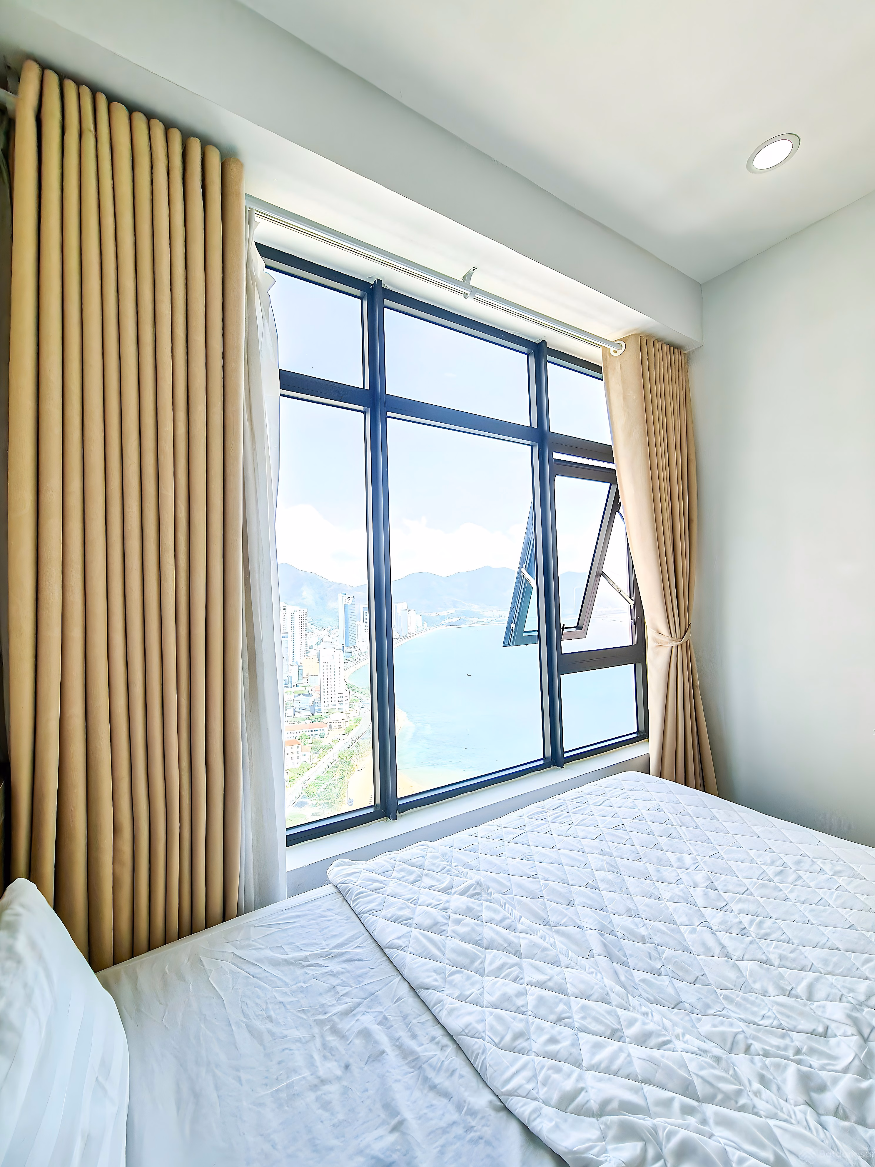 (Hot) 2 bedroom apartment for rent in Muong Thanh Vien Trieu. Price only from 9-15 million/Month, from 700k/day