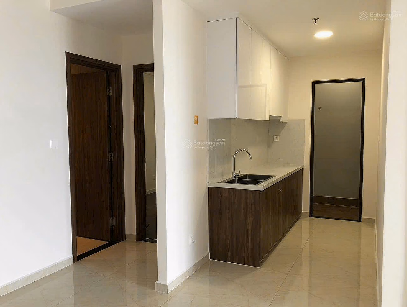 The owner rents an apartment on Pham Van Dong axis right at Gigamall, good price 12 million/month