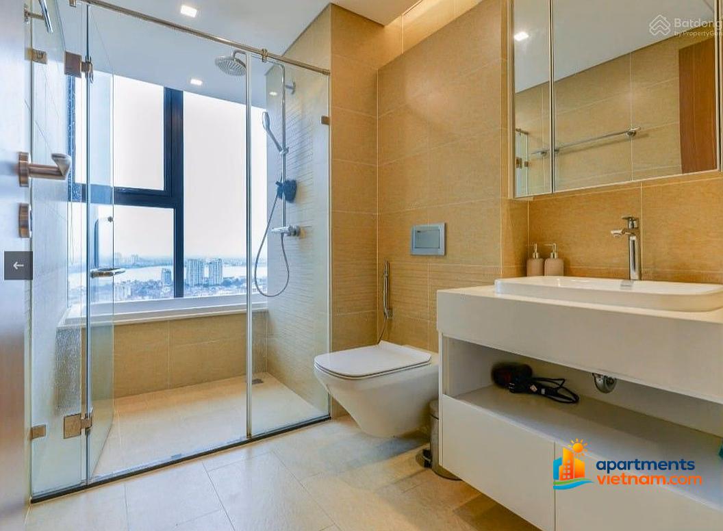 (New) Corner apartment for rent at Vinhomes Metropolis, 3 bedrooms, 105m2, 35 million, fully furnished***