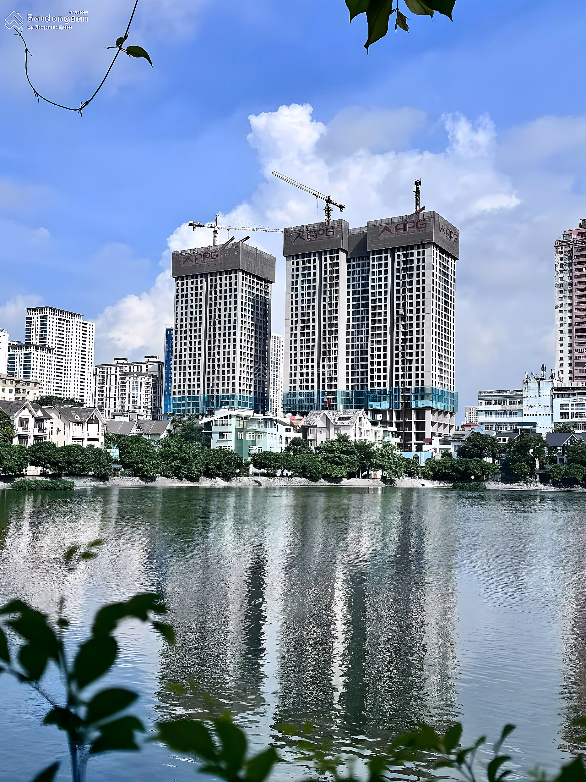 Due to work transfer, need to urgently sell apartment 2 bedrooms + 1 92m2 Grand Sunlake Van Quan, Ha Dong, city view