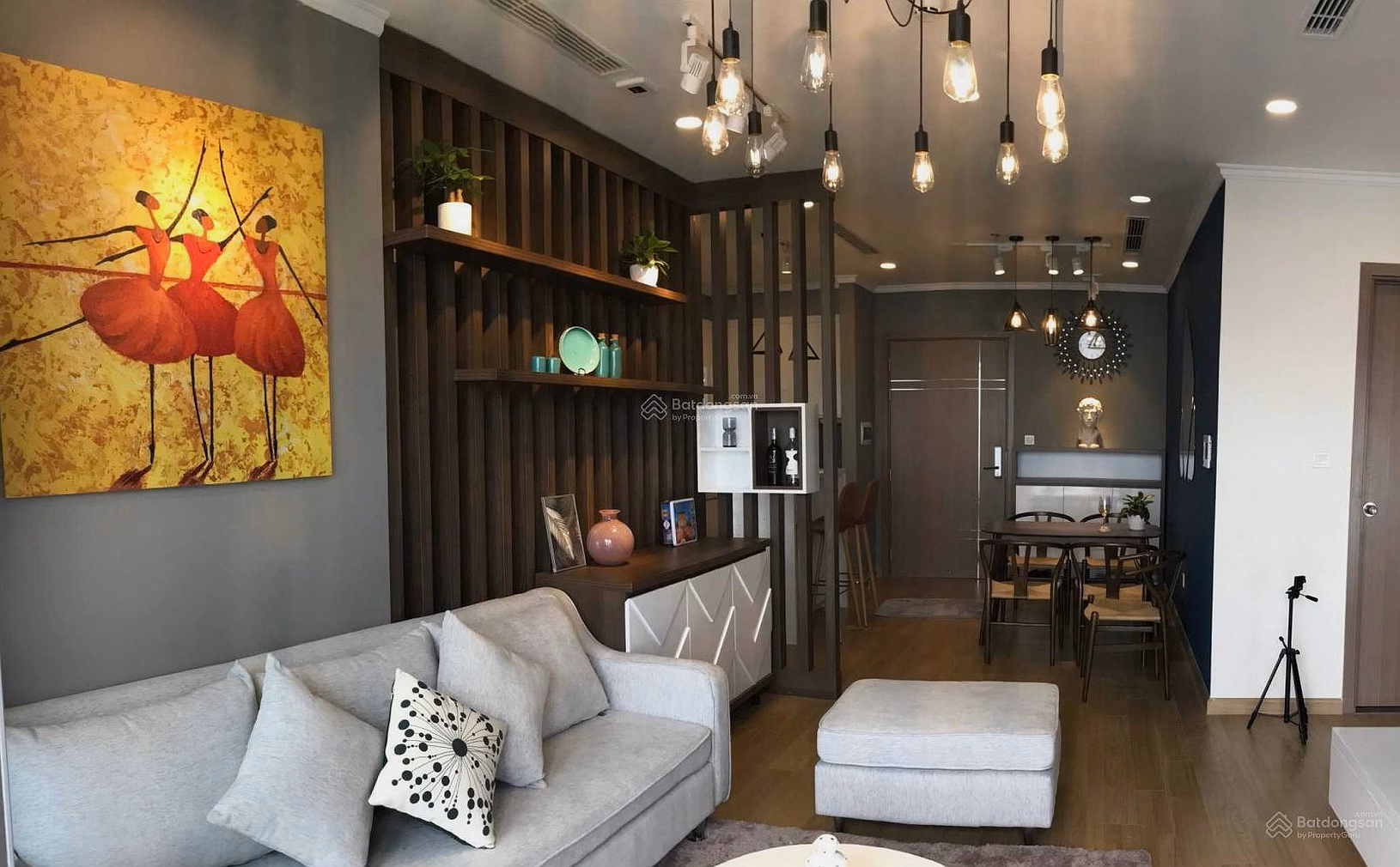Urgent sale of Central Field apartment 219 Trung Kinh 75m2 2 bedrooms 2 bathrooms, fully furnished + transfer fee included