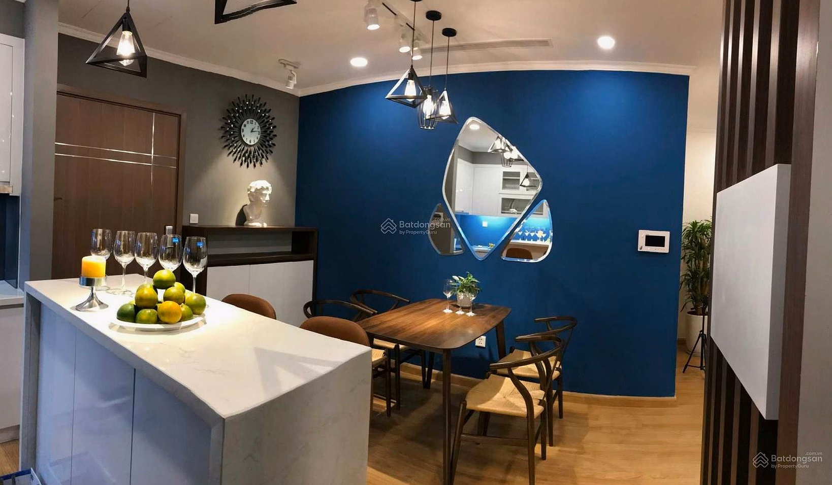 Urgent sale of Central Field apartment 219 Trung Kinh 75m2 2 bedrooms 2 bathrooms, fully furnished + transfer fee included