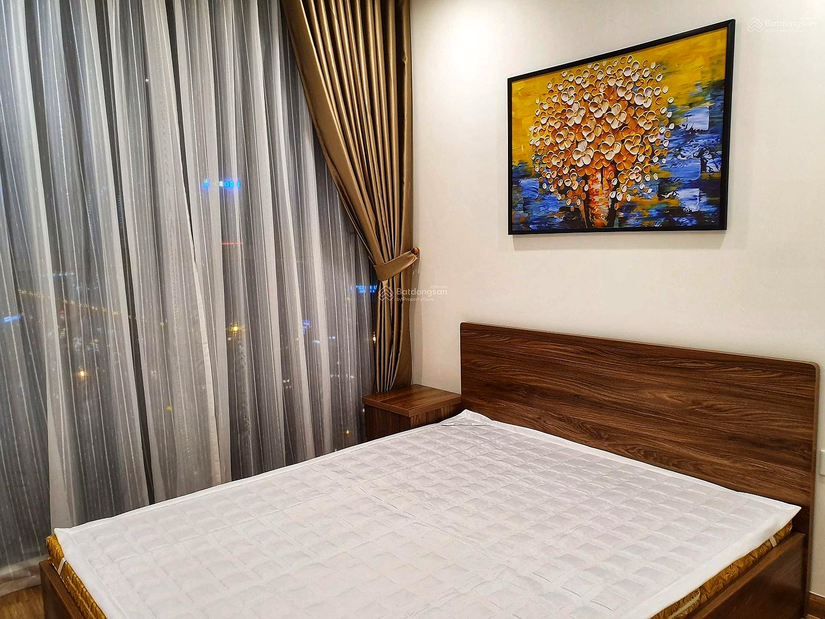 Urgent sale of Central Field apartment 219 Trung Kinh 75m2 2 bedrooms 2 bathrooms, fully furnished + transfer fee included