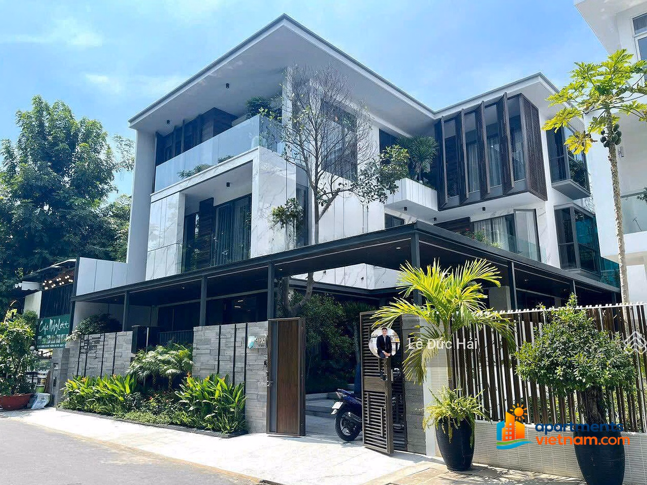 Hot! Villas and townhouses for rent in Phu My Hung in May 2026, very good prices from 55 million/month. Contact