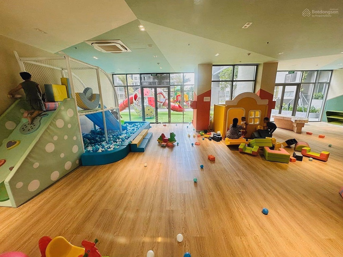 Apartment for sale 113m2 (3 bedrooms, 2 bathrooms), 4.38 billion, with red book notarized immediately, loan support, NT gift