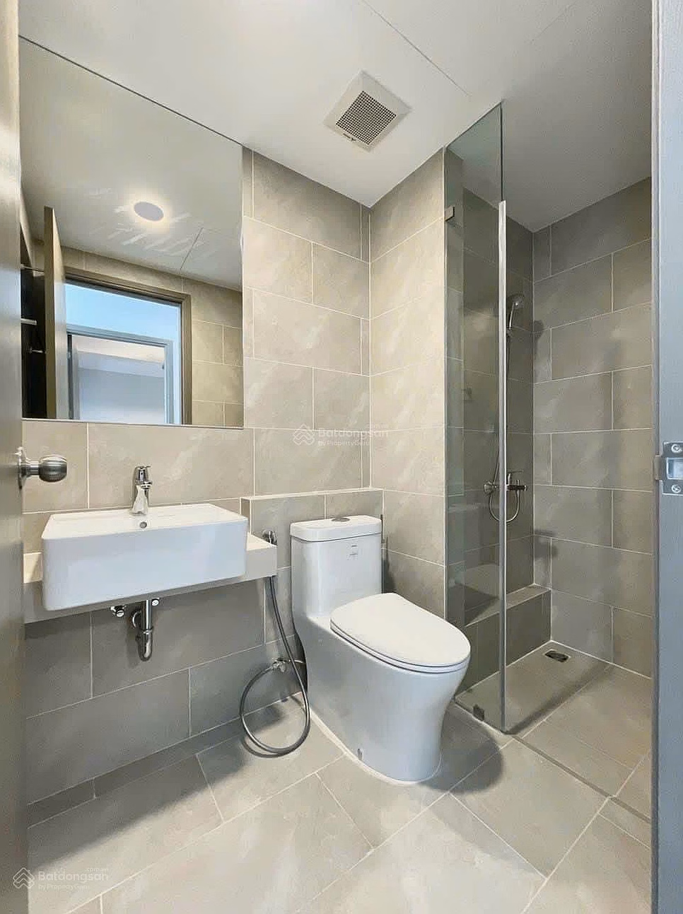 For sale 85m2, 3 bedrooms, 2 bathrooms, priced at 3,510 billion, with bed, wardrobe - with pink book, loan support -Westgate