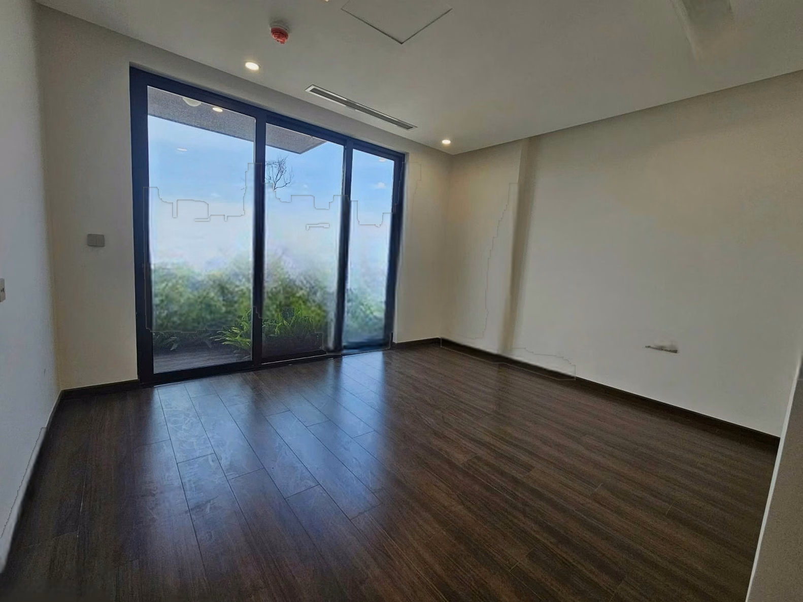 Selling 3-bedroom apartment, area: 141m2 facing Southeast, price 12xtr/m2 at 93 Lang Ha, Green Diamond building***