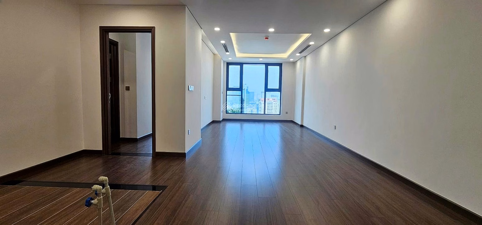 Selling 3-bedroom apartment, area: 141m2 facing Southeast, price 12xtr/m2 at 93 Lang Ha, Green Diamond building***