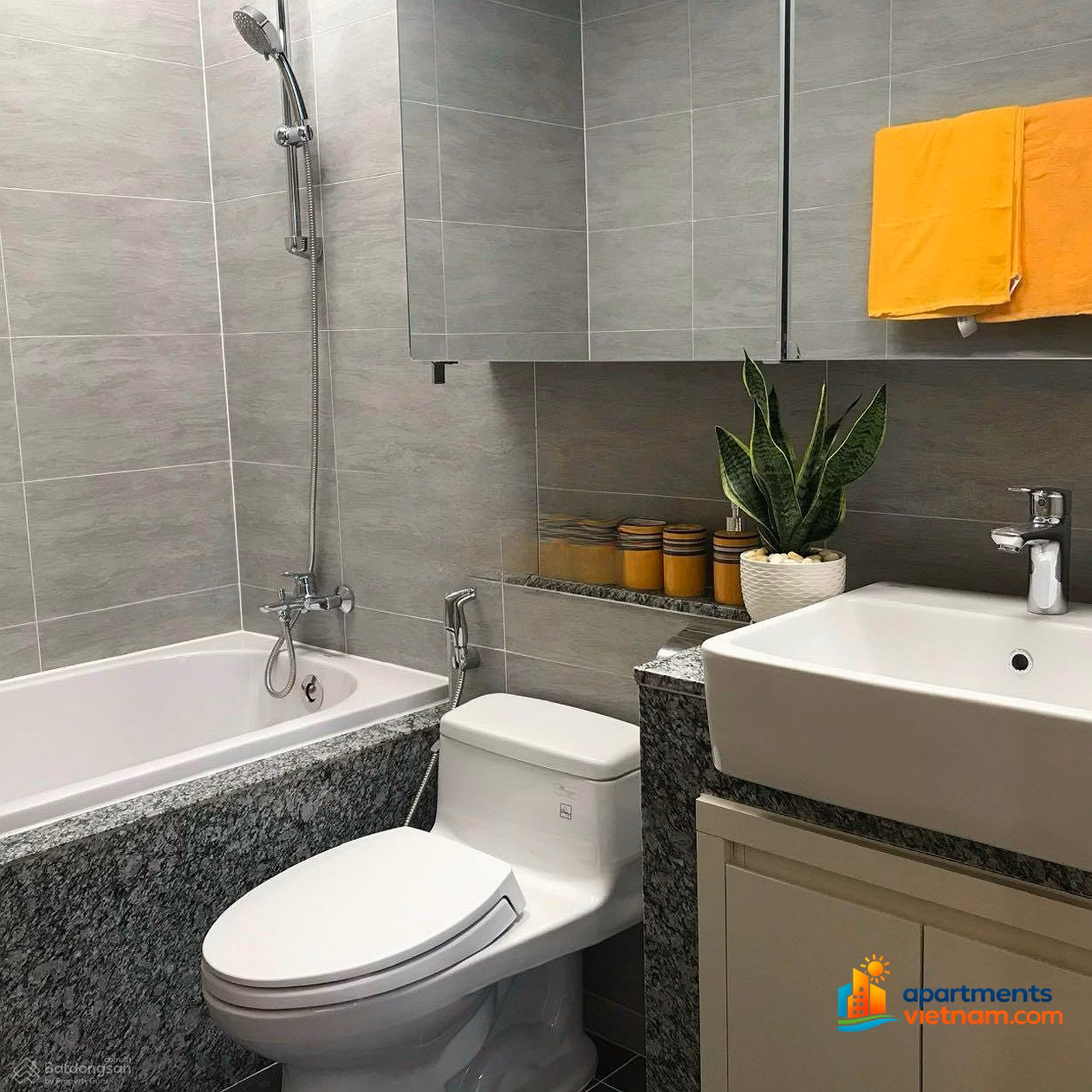 Management of renting Starlake Tay Ho apartment complex with 2-3 bedrooms at good prices***