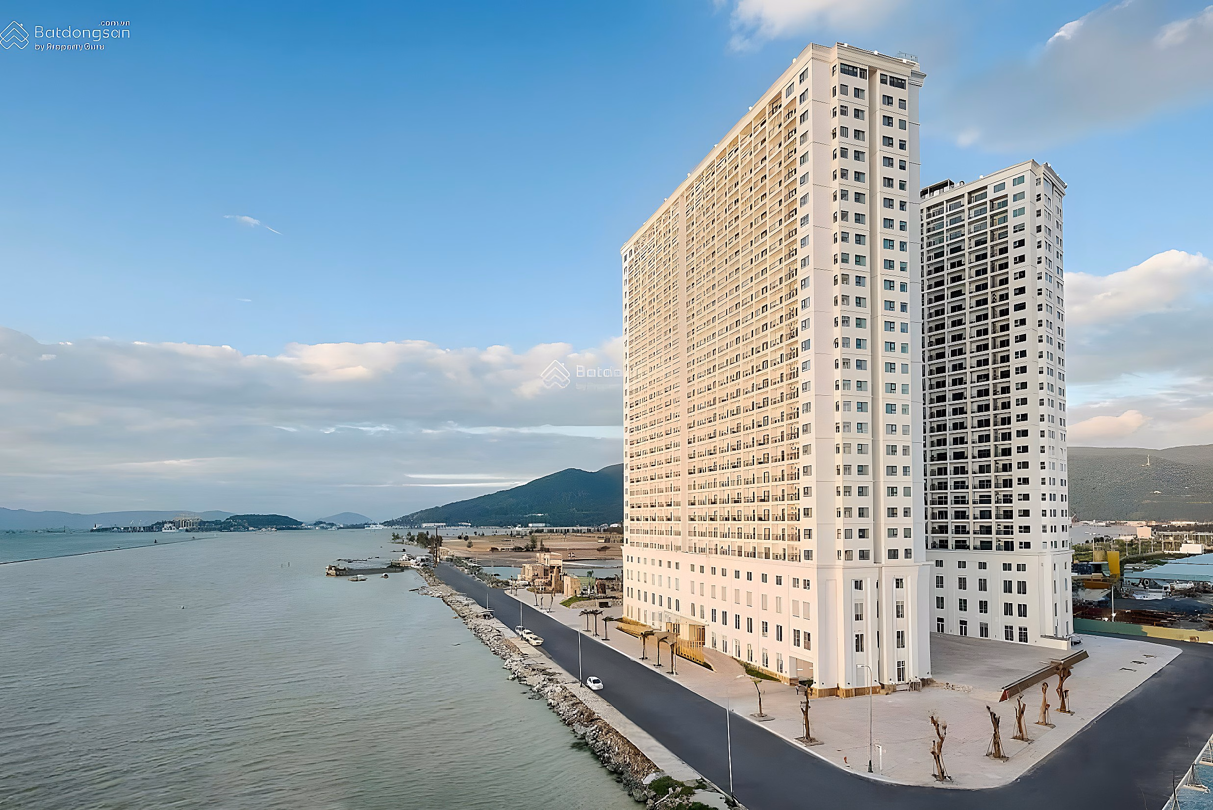 Golden Bay apartment for rent, 2 bedrooms, full 5* luxury furniture, sea view***