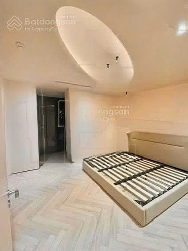 N04 Hoang Dao Thuy - Cau Giay 134m² with good furniture, BC: Southeast, price 12.5 billion