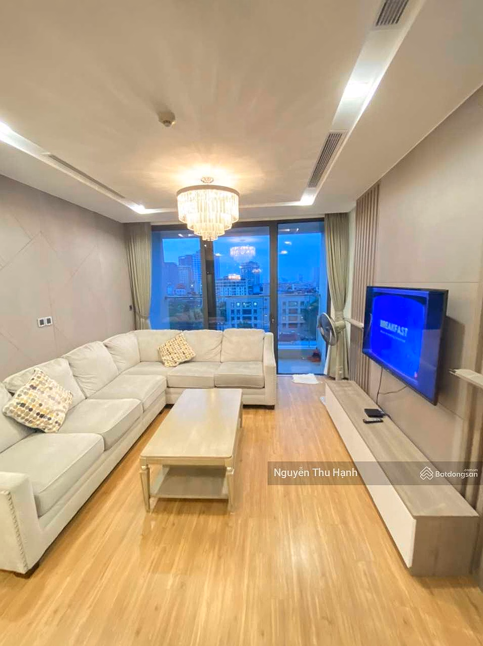 Owner rents luxury apartment Aqua Central 44 Yen Phu, 3 bedrooms, 140m2, 35 million/month. Contact 0915 629 ***