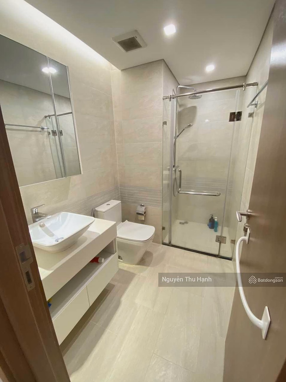 Owner rents luxury apartment Aqua Central 44 Yen Phu, 3 bedrooms, 140m2, 35 million/month***