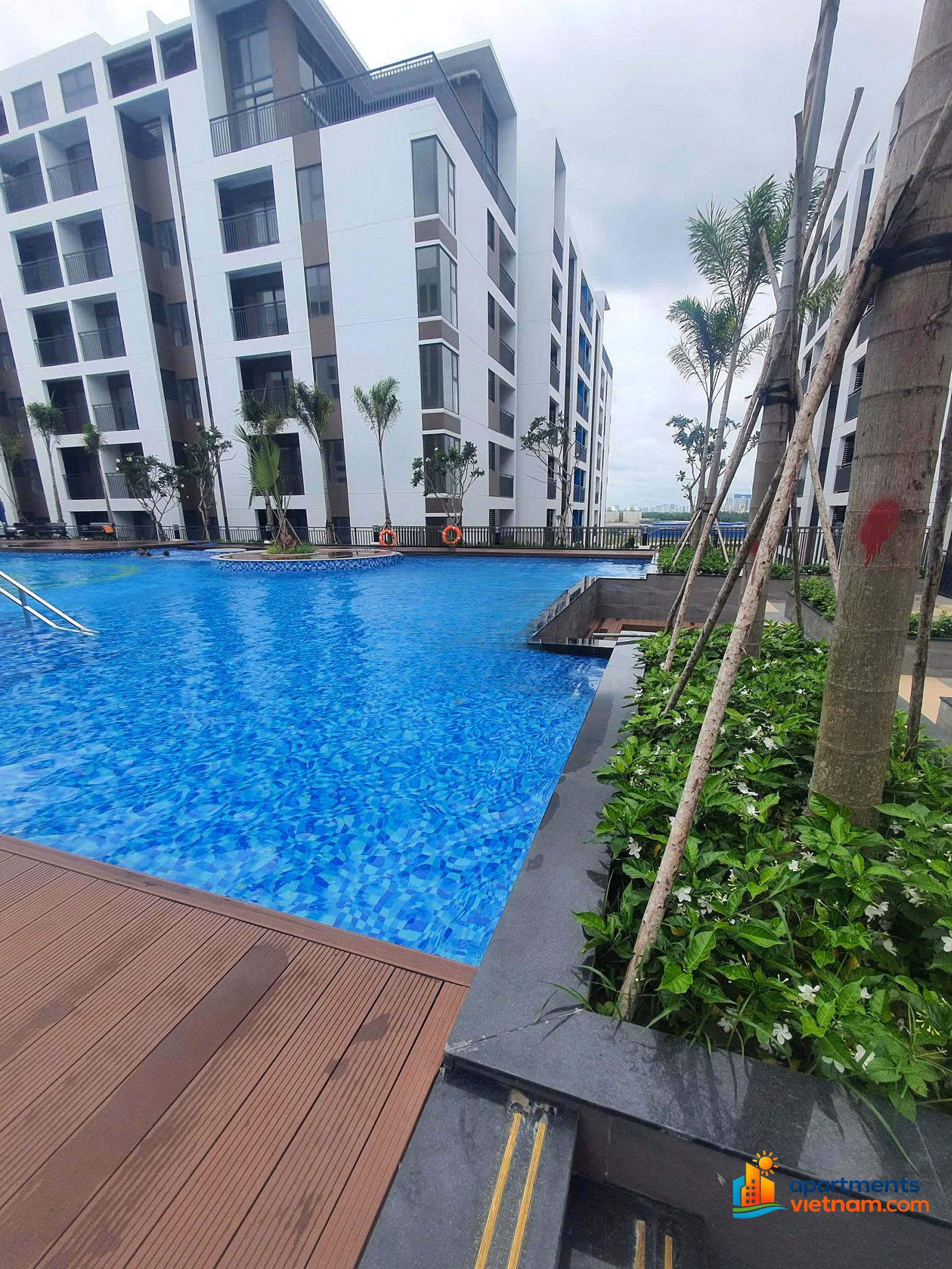 Open for sale of the last block with 3 sides overlooking the river, the number of units is decreasing. A/C, please contact me to register for a spot