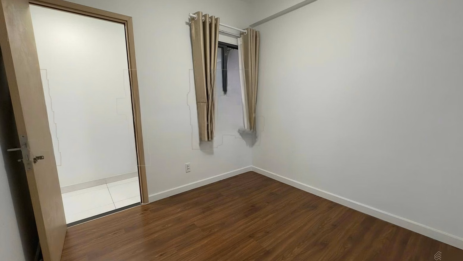 3 air conditioners, water heater - 2 bedrooms/2 bathrooms - Ready to move in now - Cute landlord
