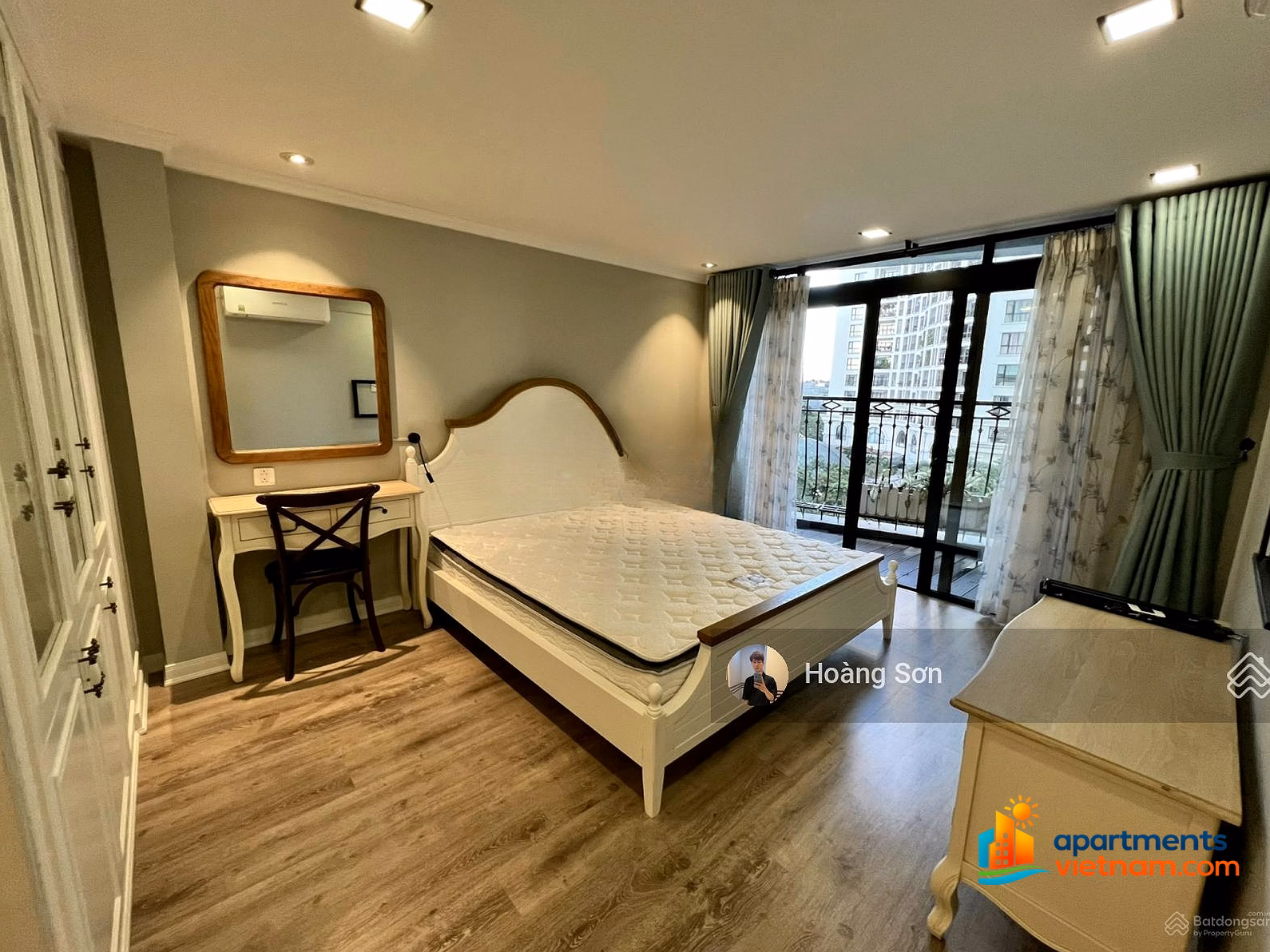 Super product Royal City duplex penthouse 300 m2 4 bedrooms 3 bathrooms full luxury furniture price only 48.8 million