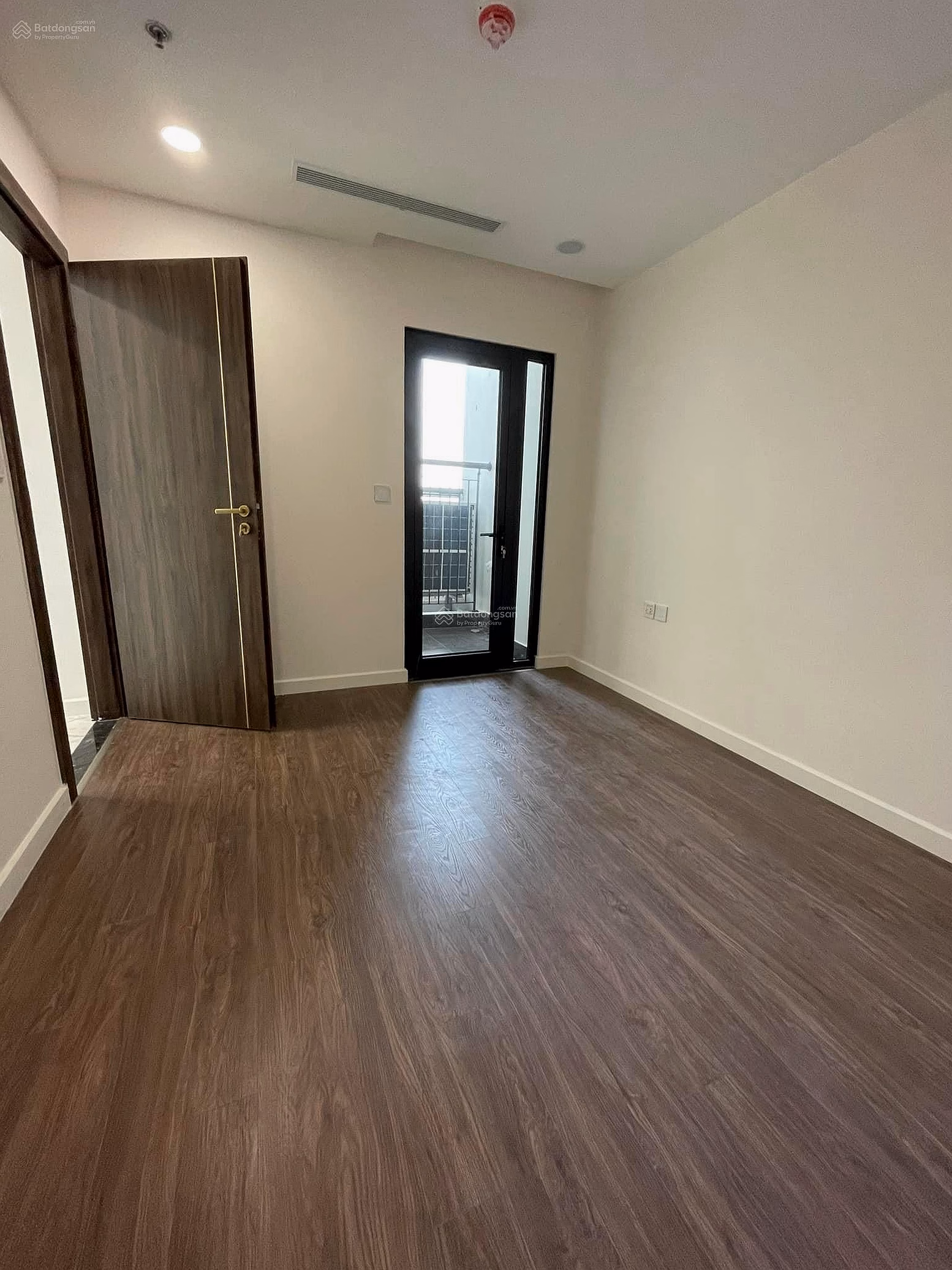 2 bedroom apartment for rent urgently 12 million 5/month, 70m2, available immediately, good price