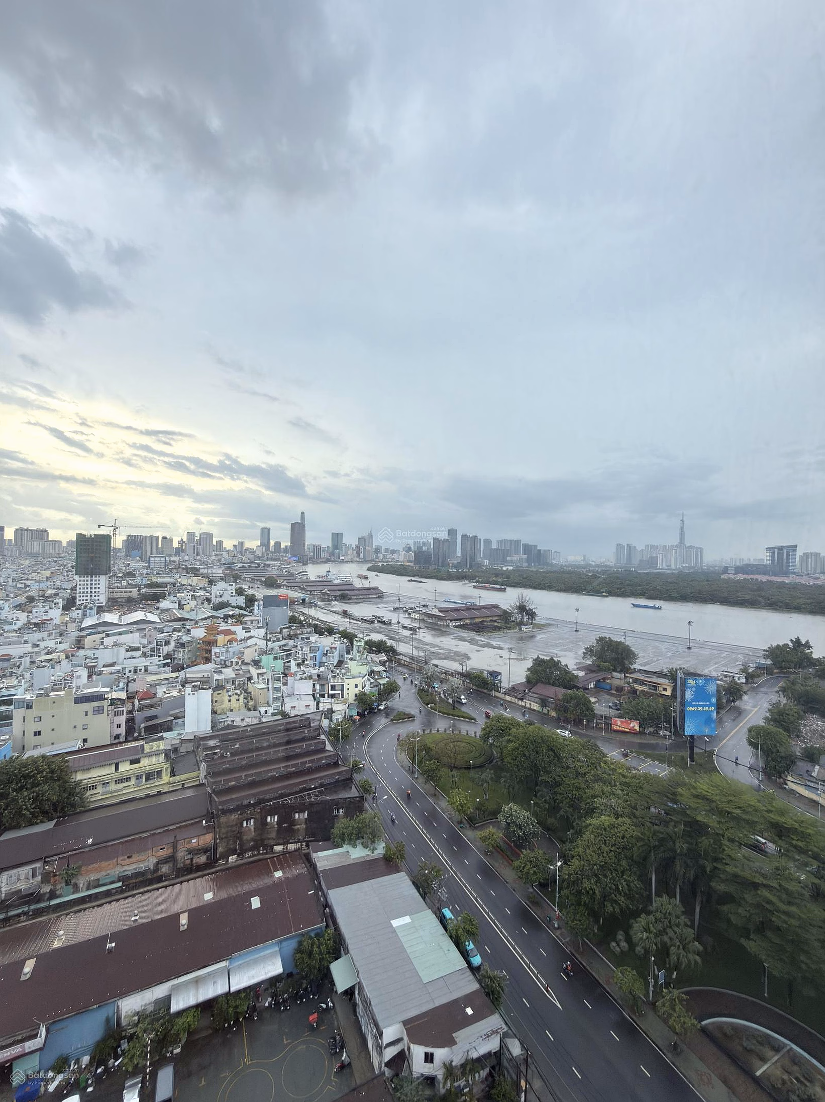 Riva Park apartment building, Xom Chieu ward, Saigon river view - beautiful interior