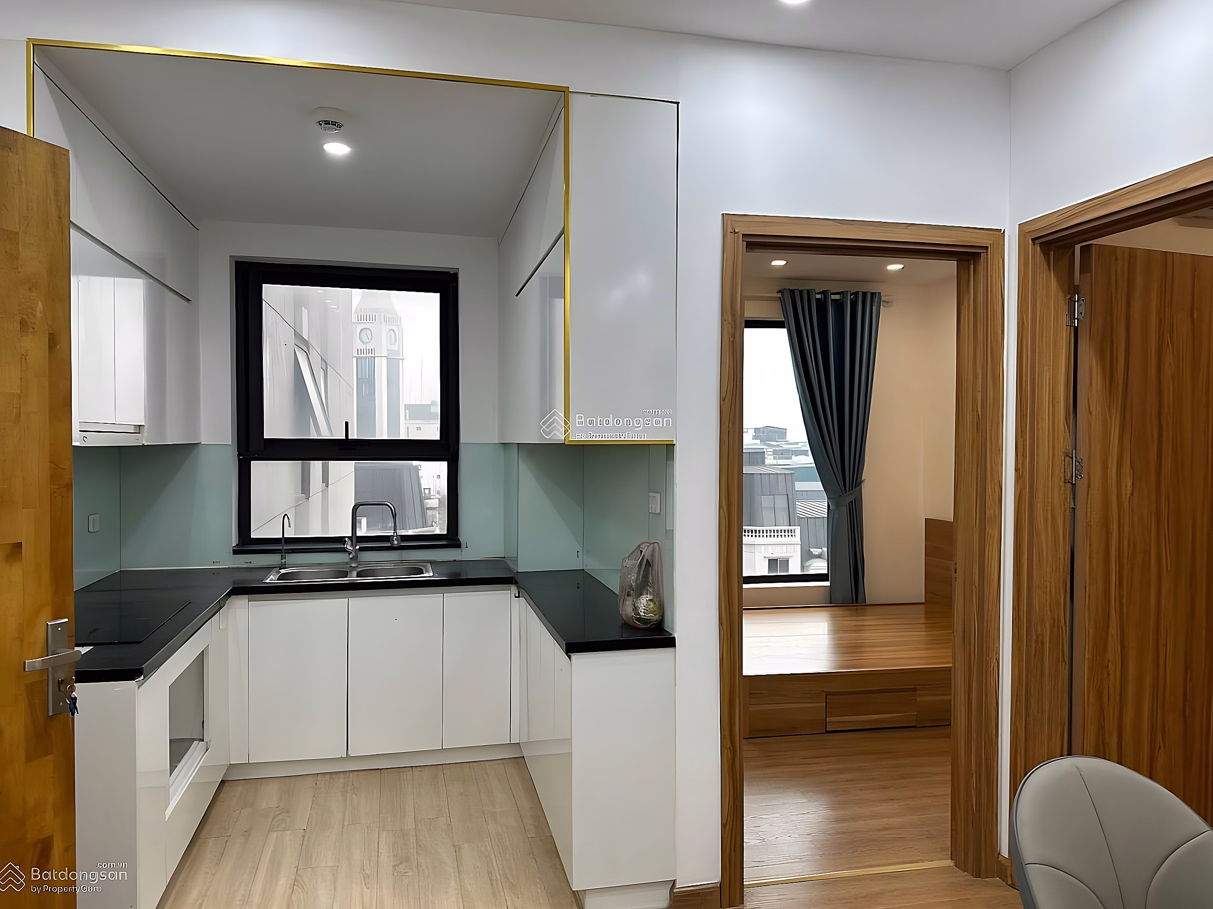 Owner selling 2 bedroom, 2 bathroom 60m2 apartment in The K Park for only 4.6x billion, very open direction***