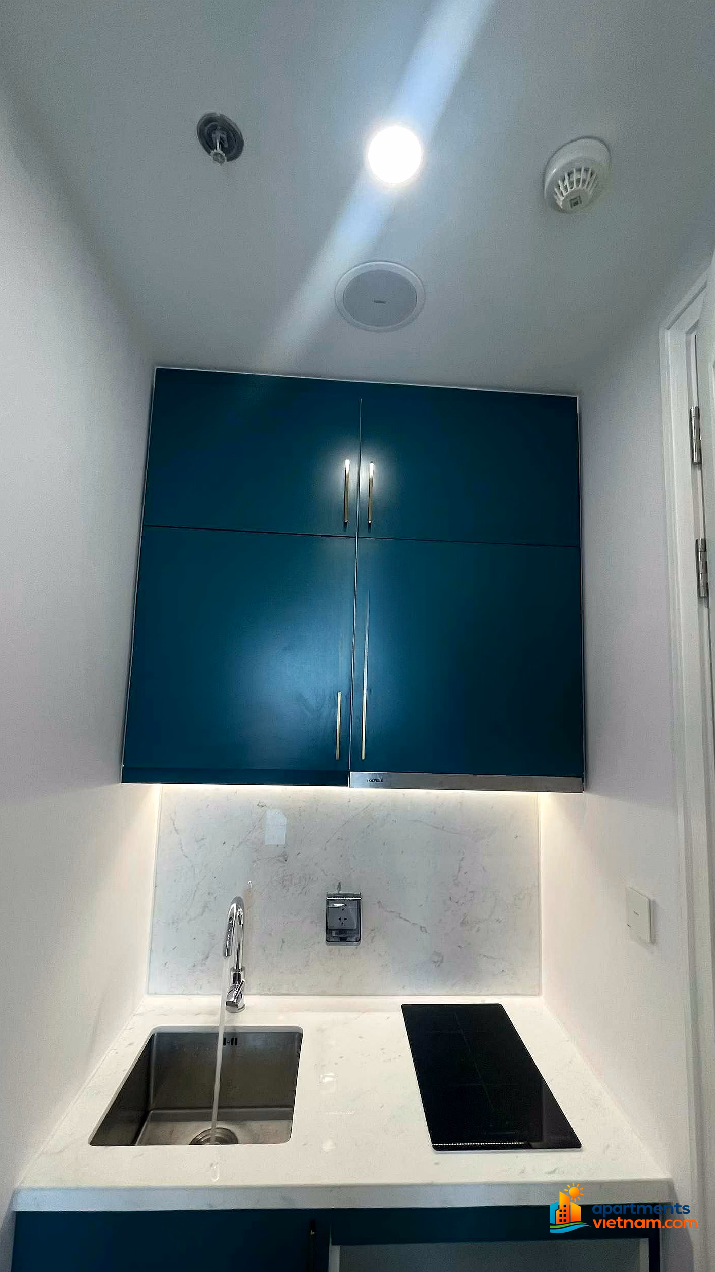 The owner is selling a dualkey apartment on block S3 facing the sea