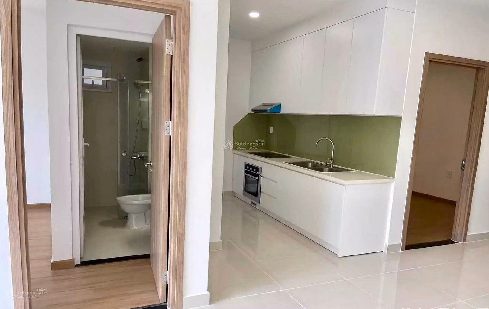 Need money urgently sell CH Lavita Charm right at Metro station for only 4.25 billion, get a 2 bedroom apartment with beautiful view, very good price