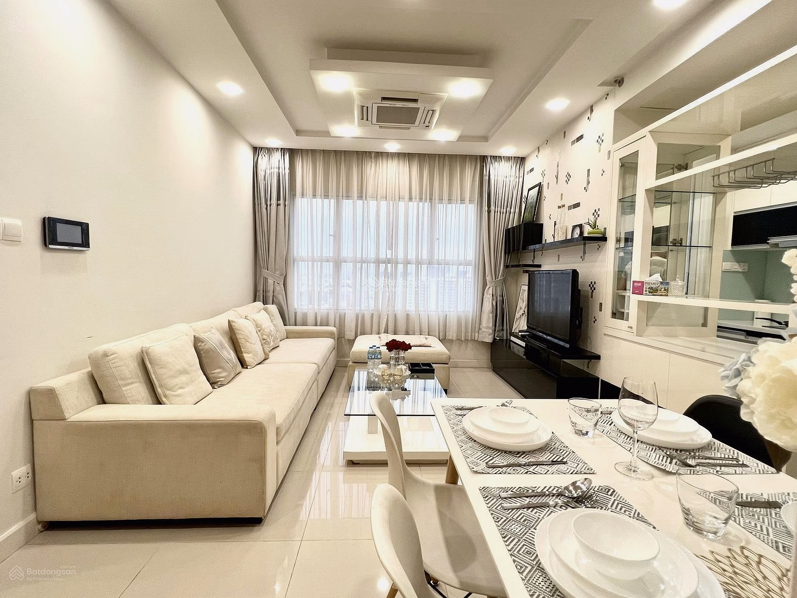 Specializing in renting beautiful apartments in Sky Garden, PMH, District 7, with the best prices on the market*** Ms. Hang