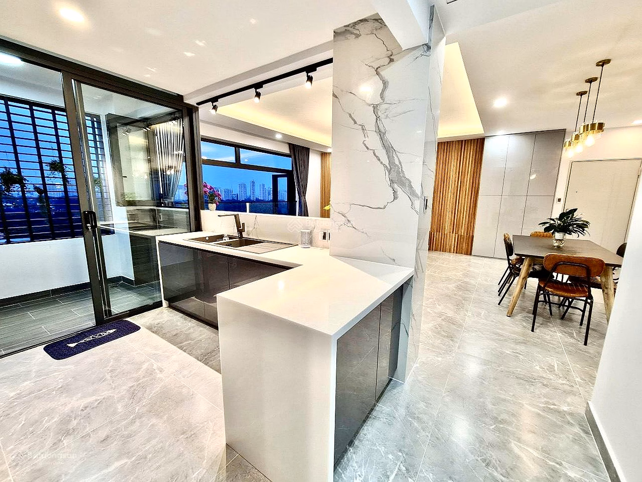 Selling The Panorama apartment, beautiful house, high floor, river view, price: 17.8 billion VND