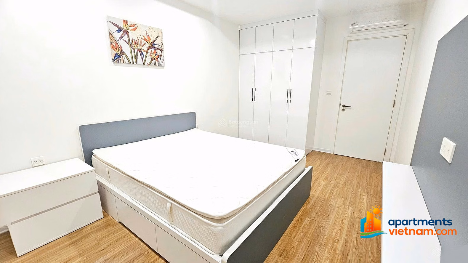 2 bedroom apartment for rent urgently with West Lake view at Kosmo Tay Ho, price from 14 million***