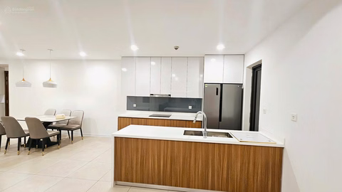2 bedroom apartment for rent urgently with West Lake view at Kosmo Tay Ho, price from 14 million. Contact 0987 778 ***