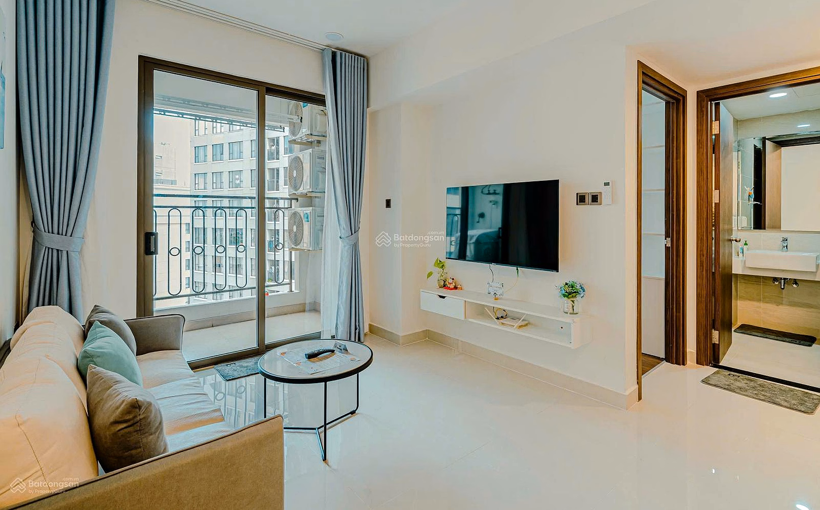 Extremely rare corner apartment for sale 2 bedrooms 1 bathroom 55m2 Saigon Royal View Bitexco Saigon river price 6.3 billion LH0931 337 ***