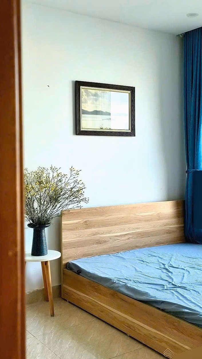 Beautifully furnished 2-bedroom apartment for rent, cool facing house, with car parking slot at Seasons Avenue - Ha Dong