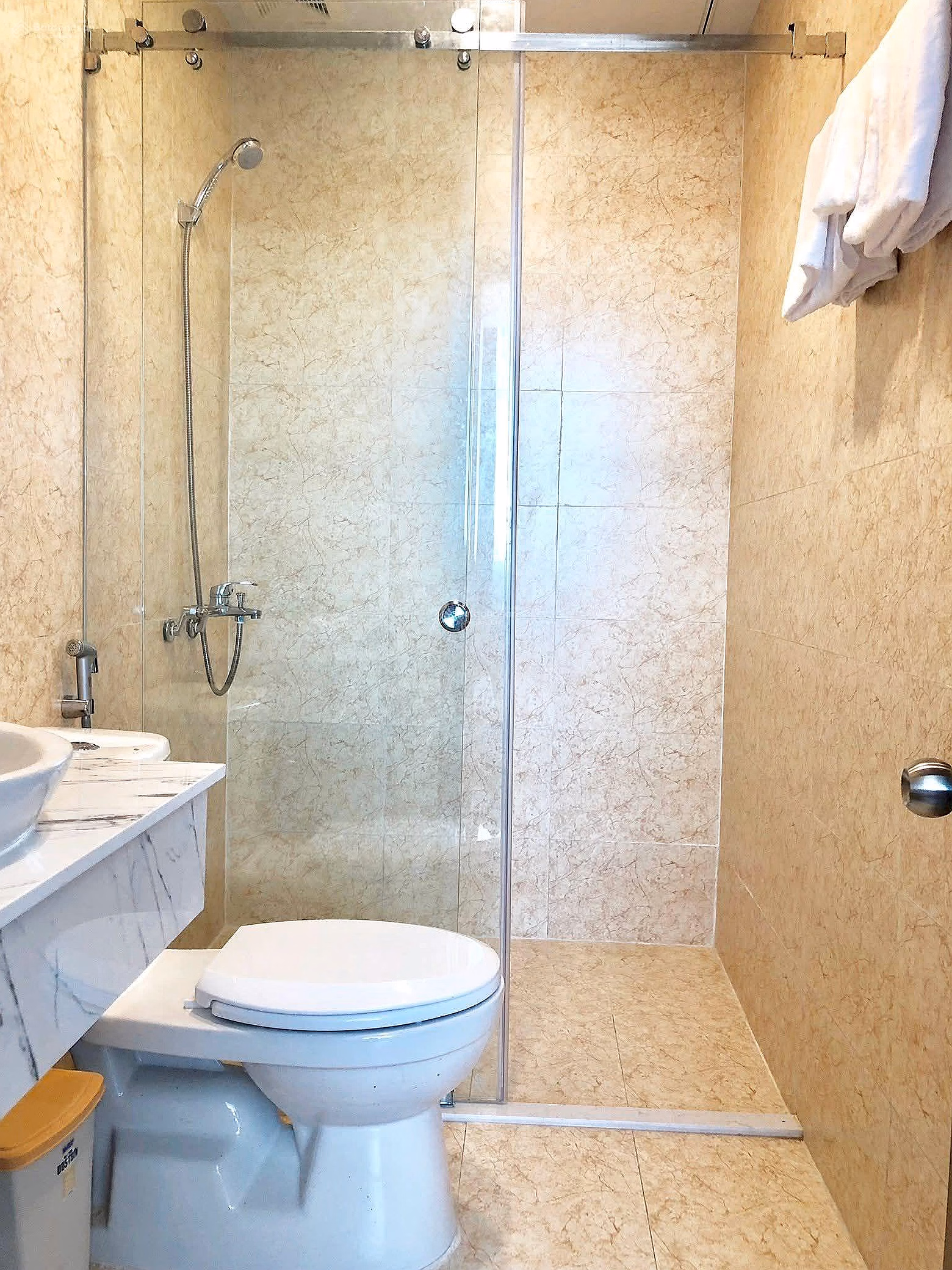 Very rare urgent sale of apartment number 72, new house, expanded WC, high floor, sea view Southeast Muong Thanh number 4