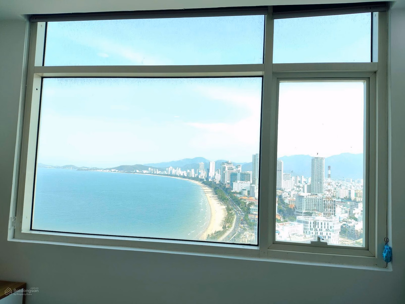 Very rare urgent sale of apartment number 72, new house, expanded WC, high floor, sea view Southeast Muong Thanh number 4