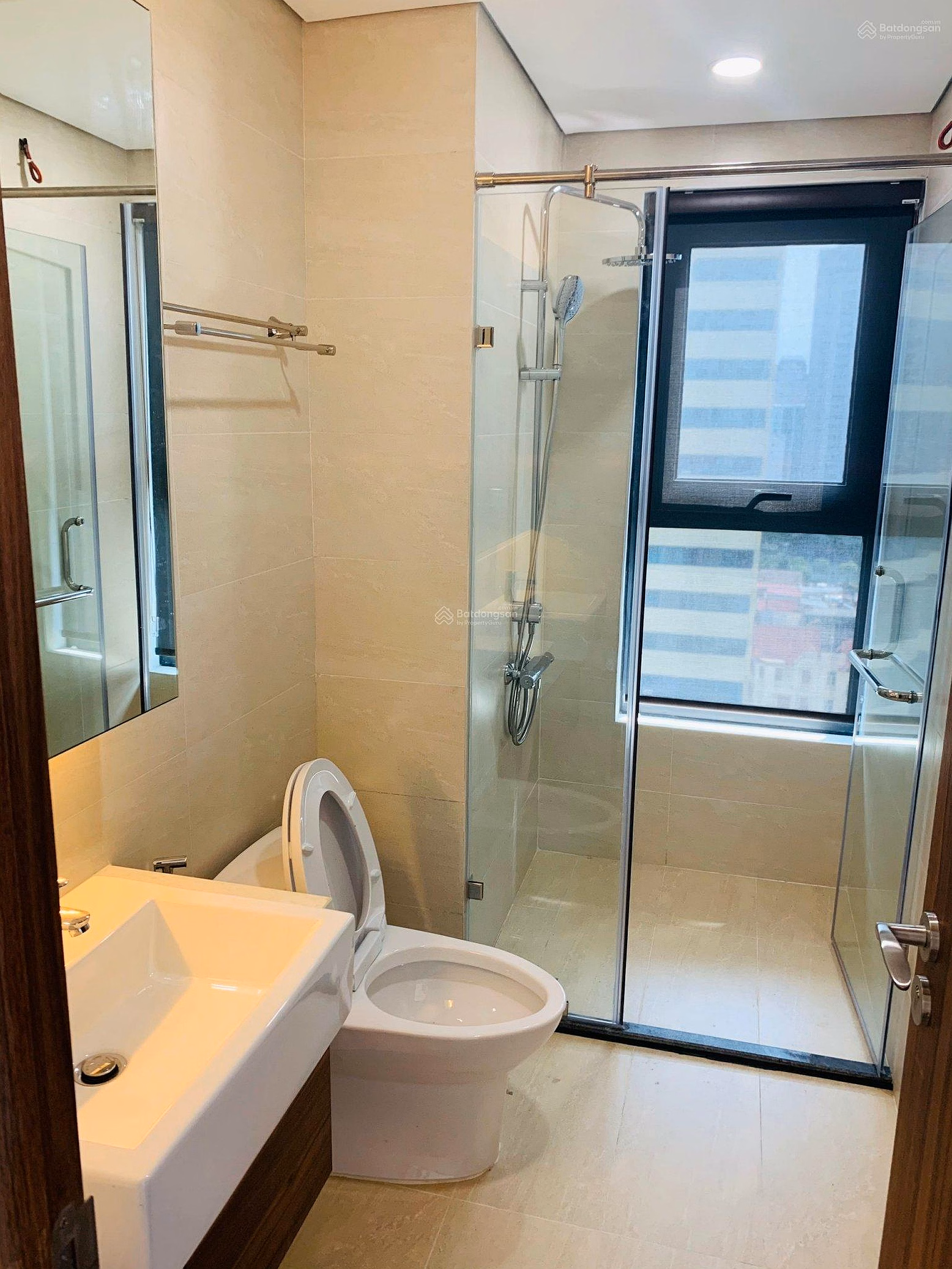 The owner offers to sell apartment 07 Golden Park, 116m2, corner apartment with clear water, 3 bedrooms, 2 bathrooms, 100% new furniture, viewing 24/7