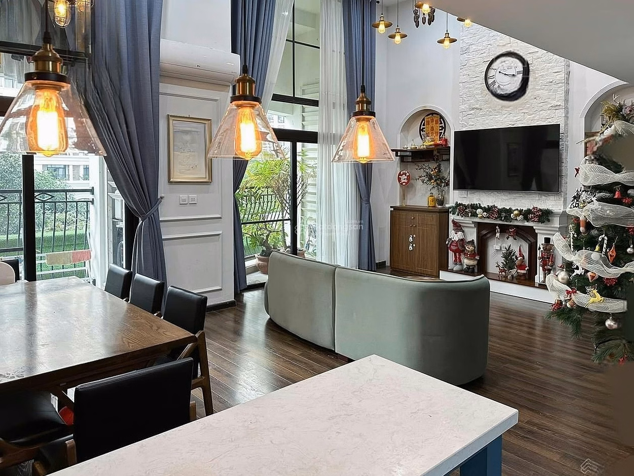 I am the owner selling the apartment in The Manor Me Tri District. 192m2 LH. 0386 678 *** E Hai