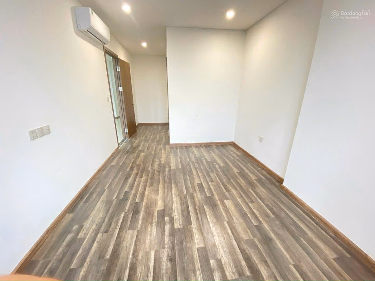 2 bedroom apartment for rent (87m2) Basic house - open view - iris building at Ha Do Centrosa. Son Minh Land