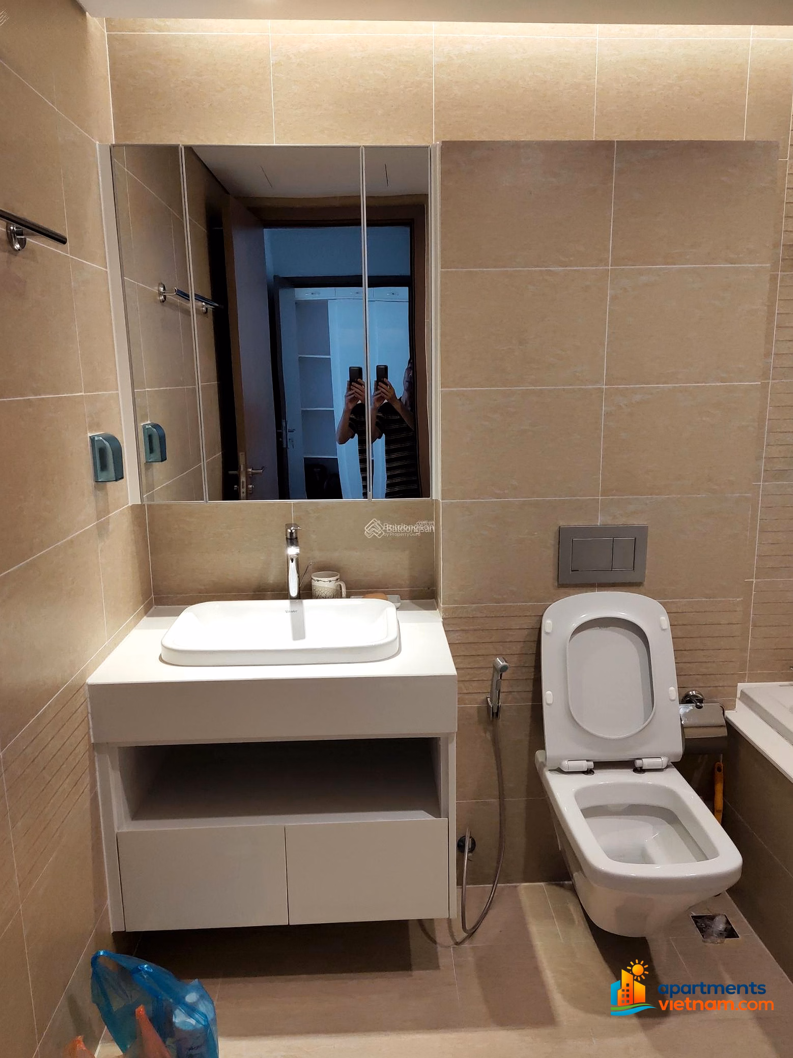 Vinhomes Metropolis 2 Bedrooms 80m² West Lake View 25th Floor Fully Furnished, Car Slot, Owner's House For Rent
