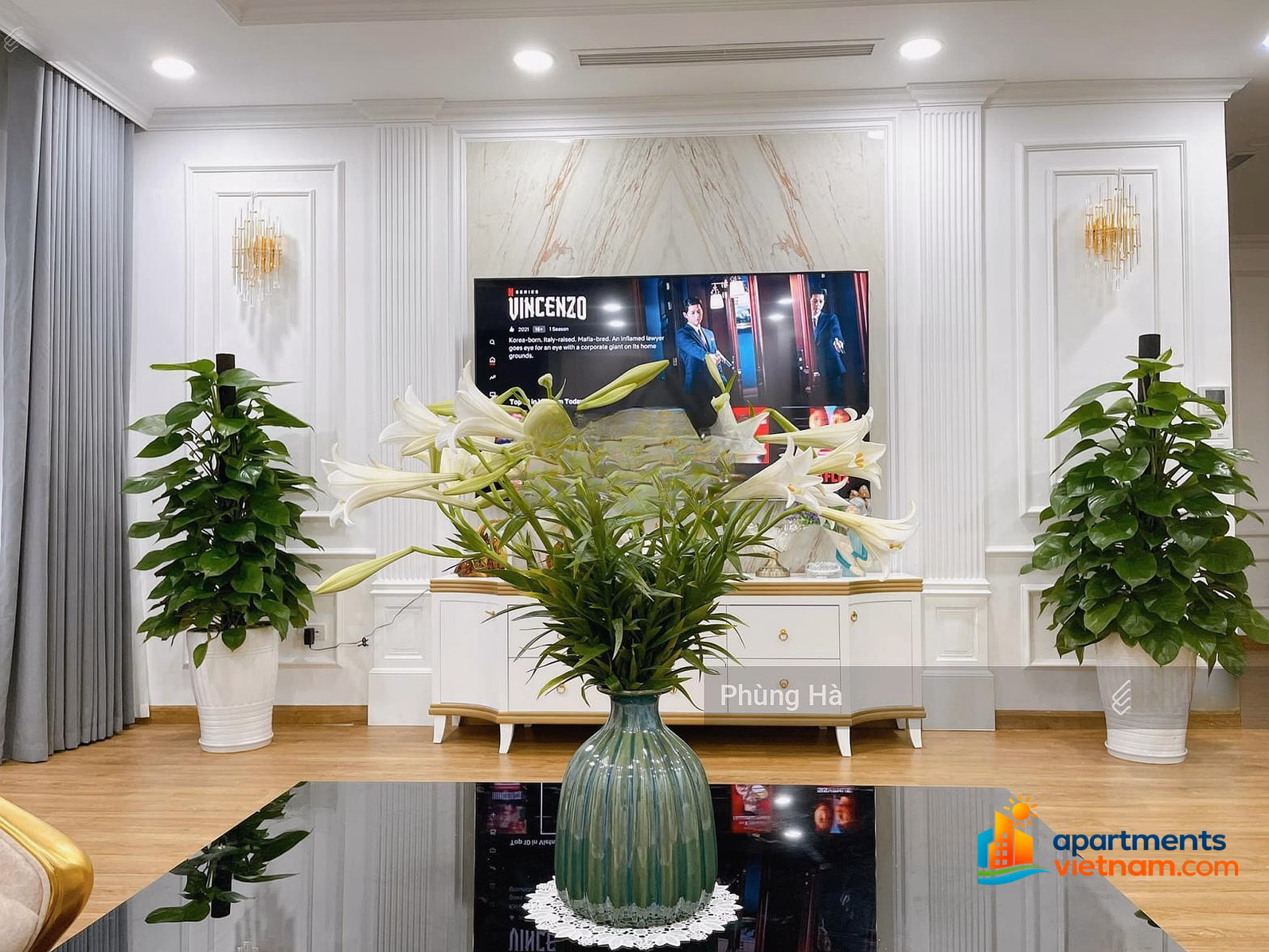 The owner needs to sell a luxury apartment in Tan Hoang Minh building - Hoang Cau, area 152m², 3 bedrooms, 3 bedrooms, full of high-end furniture