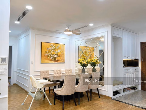 The owner needs to sell a luxury apartment in Tan Hoang Minh building - Hoang Cau, area 152m², 3 bedrooms, 3 bedrooms, full of high-end furniture.