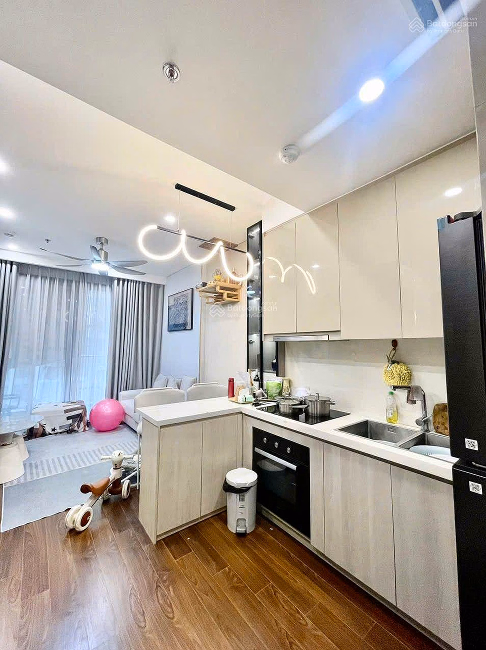 Selling the cheapest 2 bedrooms, 2 bathrooms, 54m2, block B Masteri, price 5,380 billion including fees - Airy view - 2 garages - Full furniture