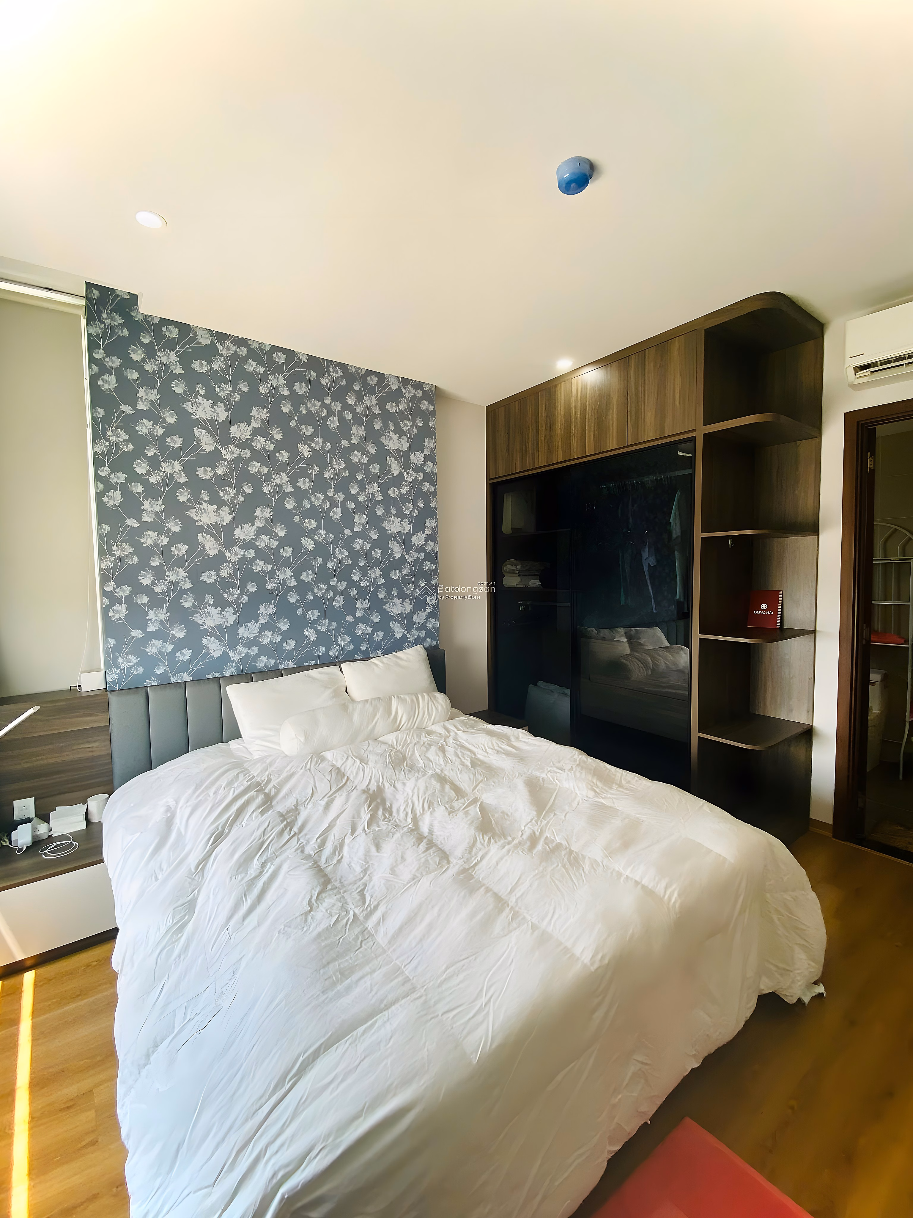 2 bedroom apartment for rent right away, priced at 8 - 10 million, nice floor with open view***