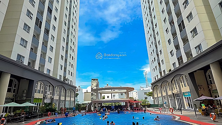 2 bedroom apartment for rent right away, priced at 8 - 10 million, nice floor with open view***