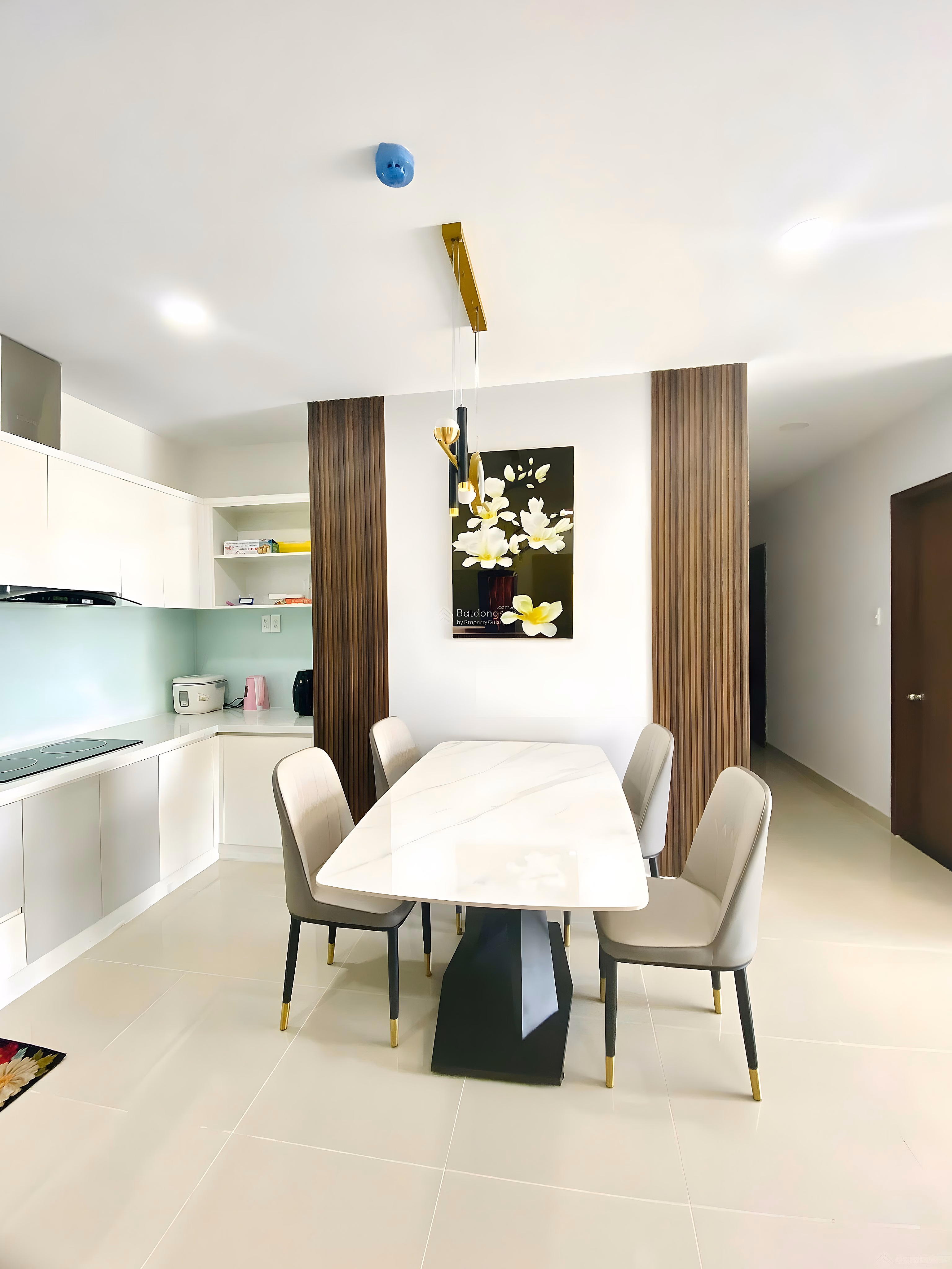2 bedroom apartment for rent right away, priced at 8 - 10 million, nice floor with open view***