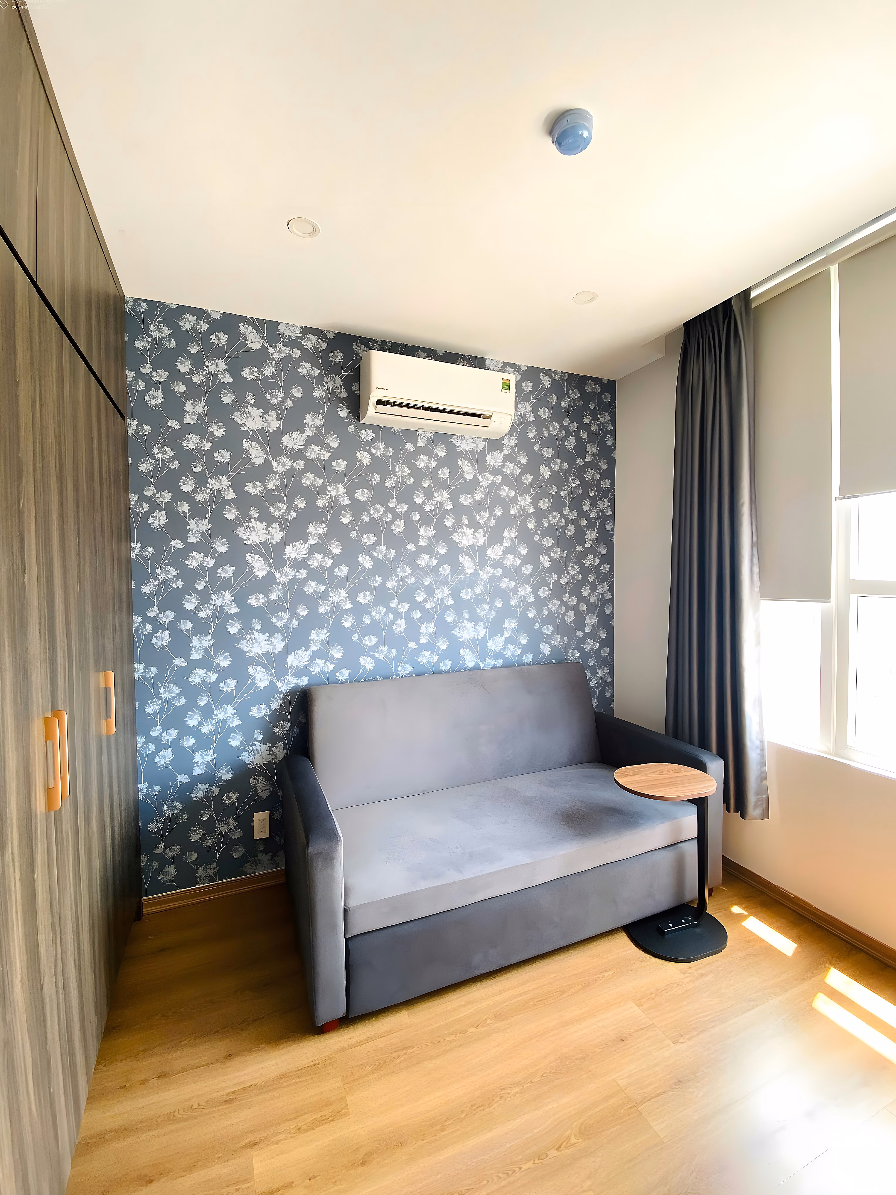 2 bedroom apartment for rent right away, priced at 8 - 10 million, nice floor with open view***
