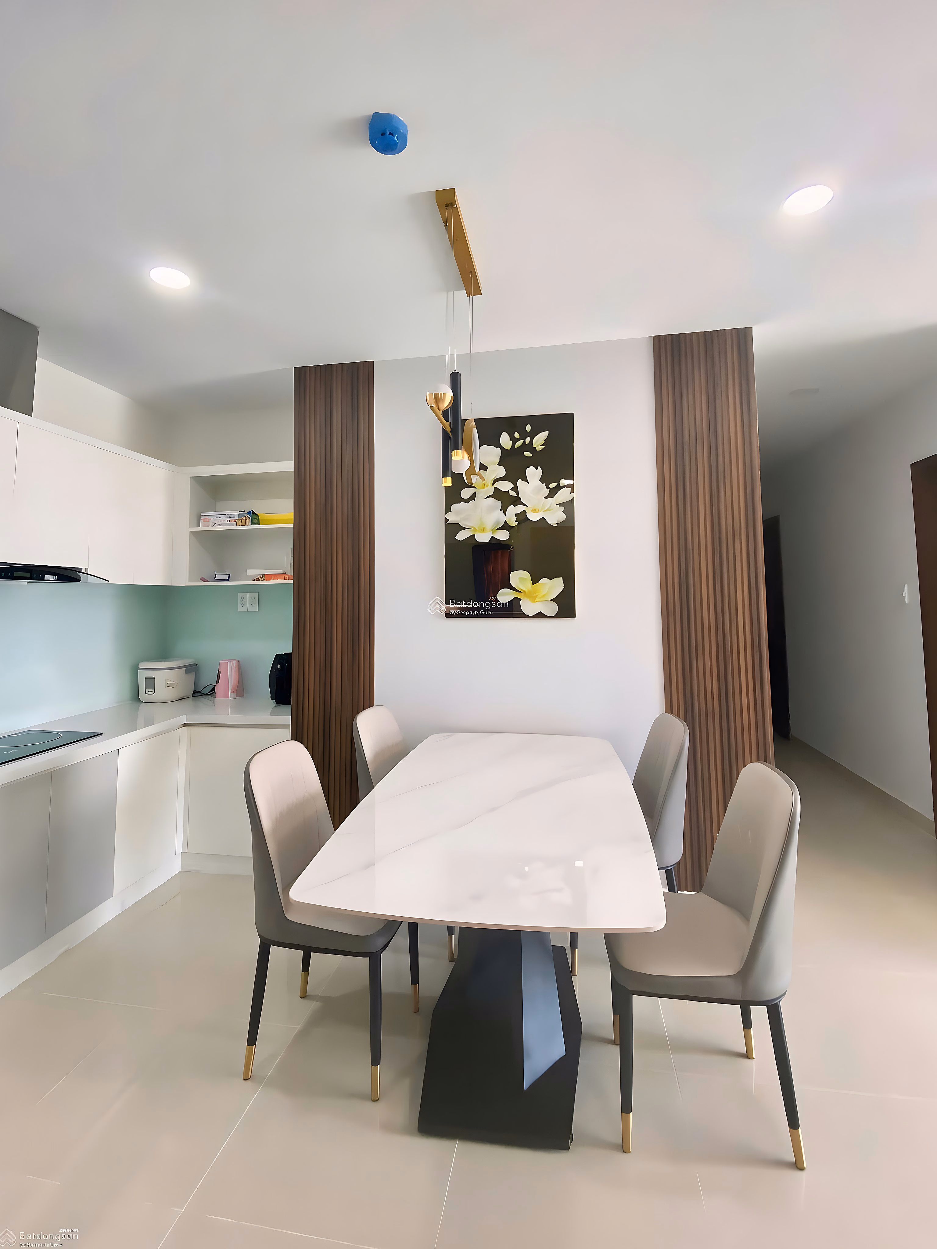 2 bedroom apartment for rent right away, priced at 8 - 10 million, nice floor with open view***