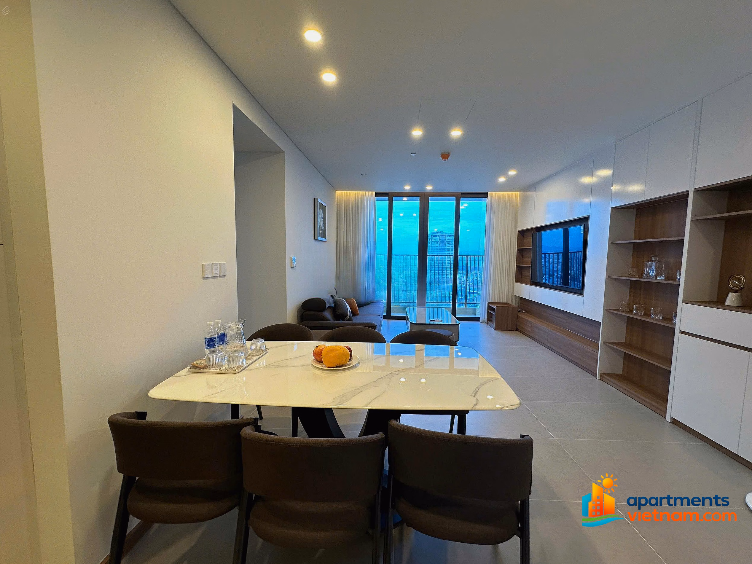 The owner needs to rent a gold-plated apartment in SAM Towers, fully furnished, with a beautiful view