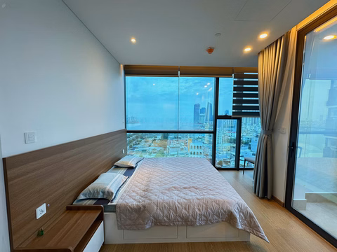 The owner needs to rent a gold-plated apartment in SAM Towers, fully furnished, with a beautiful view