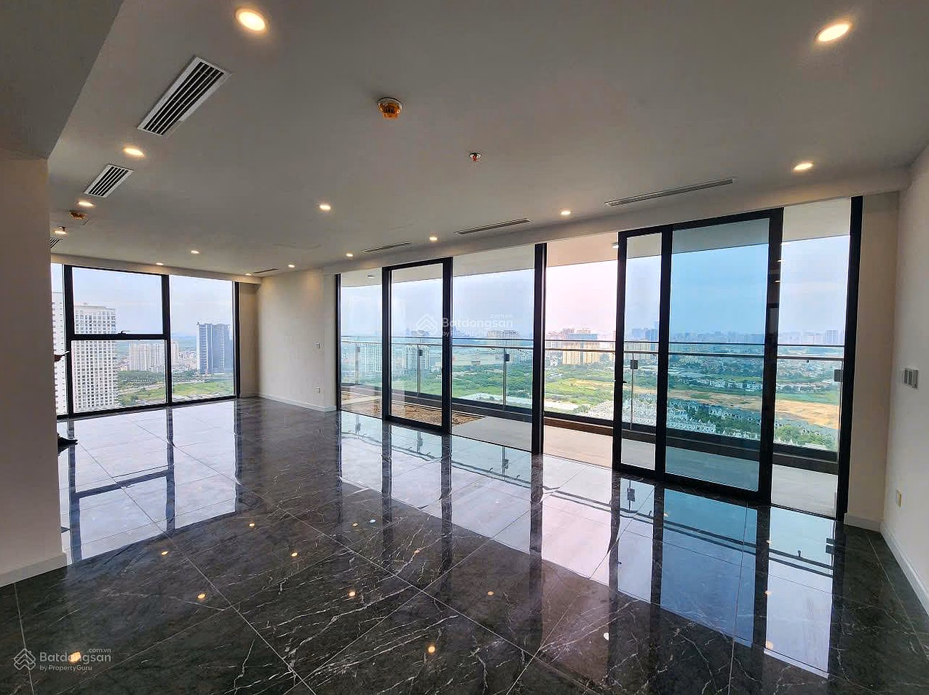 The most beautiful transfer apartment in Golden River with Red River view, high floor, fully furnished, good price